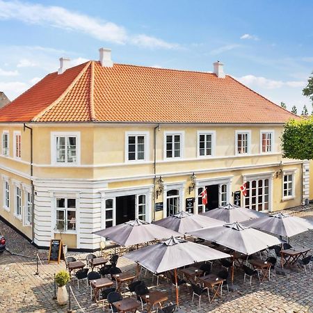 Hotel Pa Torvet Ærøskøbing Exteriör bild