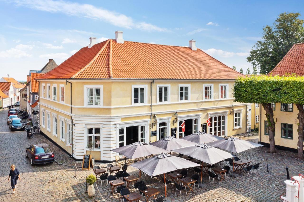 Hotel Pa Torvet Ærøskøbing Exteriör bild