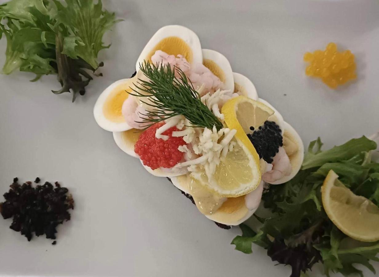 Hotel Pa Torvet Ærøskøbing Exteriör bild
