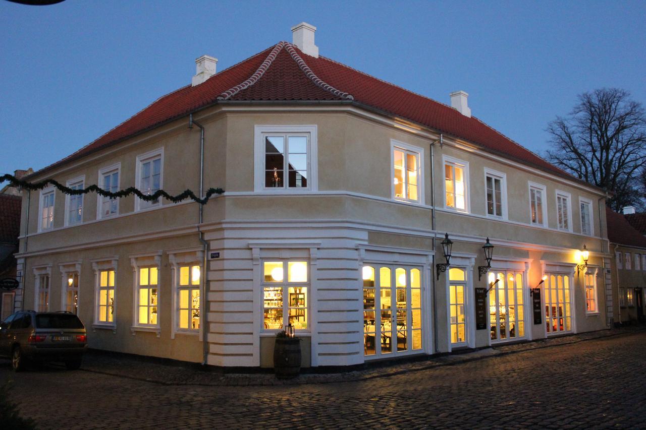 Hotel Pa Torvet Ærøskøbing Exteriör bild