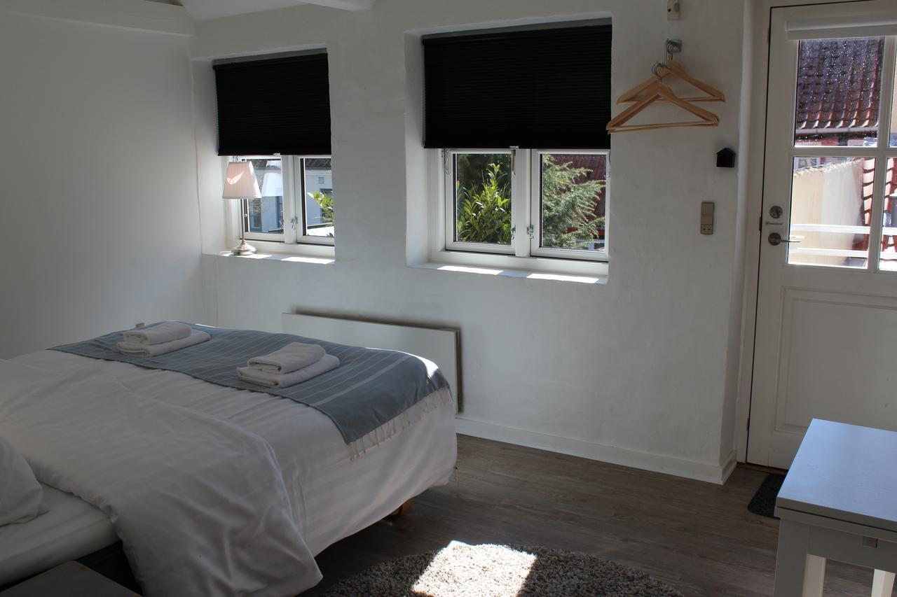 Hotel Pa Torvet Ærøskøbing Exteriör bild